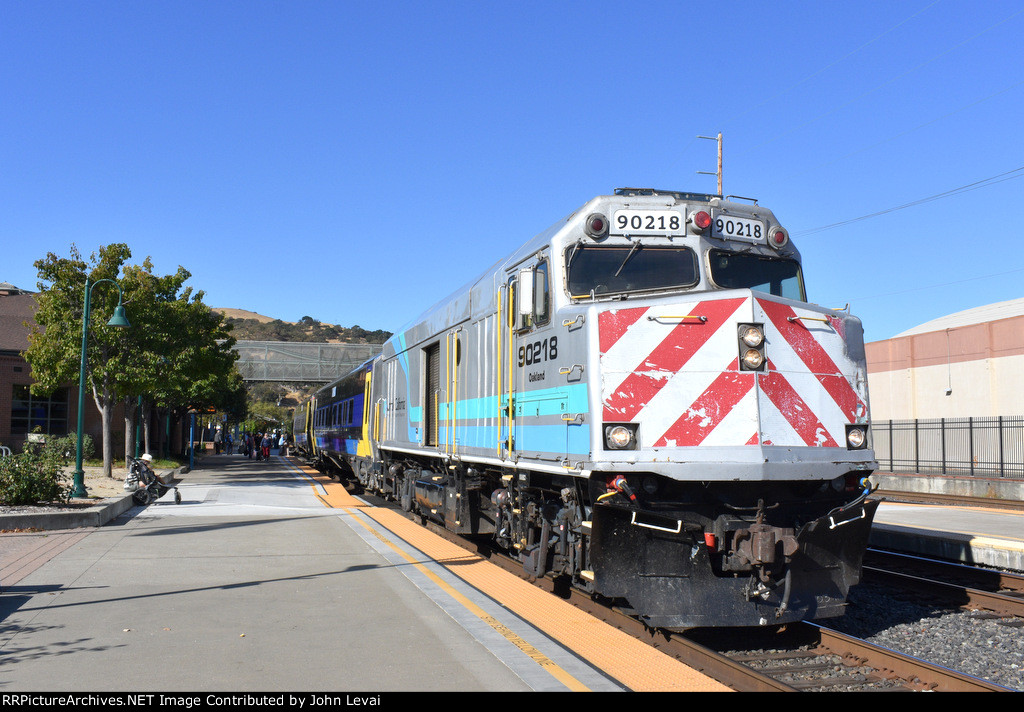 Amtrak Train # 712 sits at MTZ for some extra time, thanks to padding in the timetable. To say that I have ridden in the Siemens Venture cars for the very first time, I take this train one stop to Antioch-Pittsburg